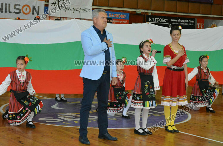 Над 1500 изпълнители танцуват във фестивала "Хайдушка софра" в Хасково