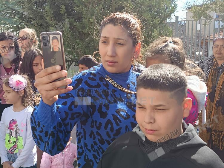   Лазарки приветстваха Пролетта в ОУ”П.Яворов” в Кърджали