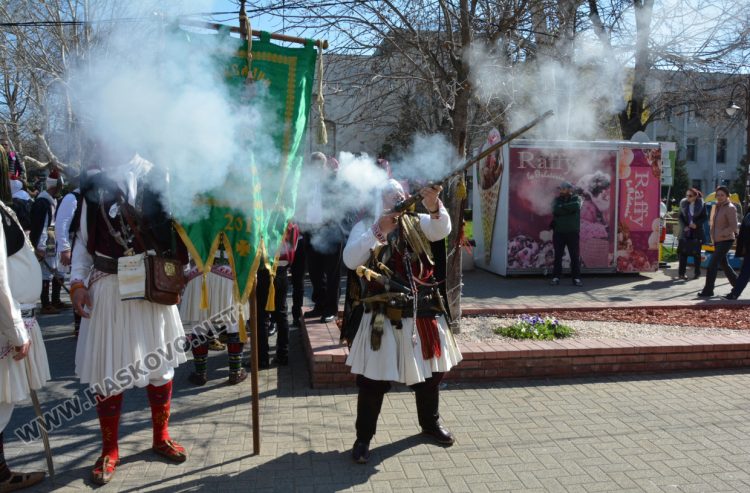 Над 1500 изпълнители танцуват във фестивала "Хайдушка софра" в Хасково