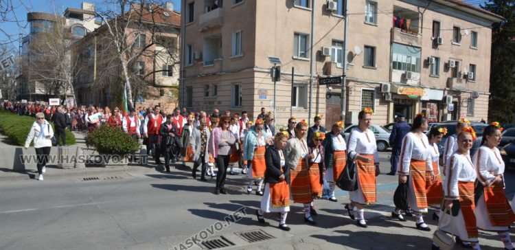 Над 1500 изпълнители танцуват във фестивала "Хайдушка софра" в Хасково