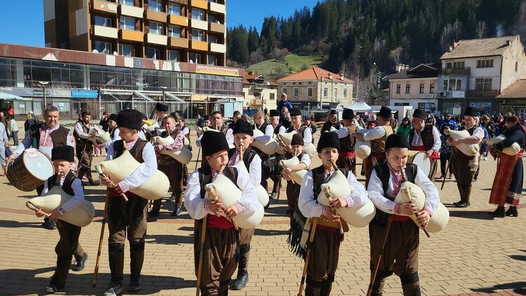 Конете Чильо,Зоро и Тайсън  обраха наградите в състезанията на Тодоровден в Чепеларе / ГАЛЕРЕРИЯ/