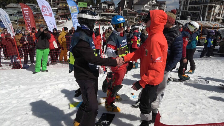 Десетки деца и младежи от цялата страна  участваха в надпреварите по сноуборд за купа "Радо Янков" в Пампорово