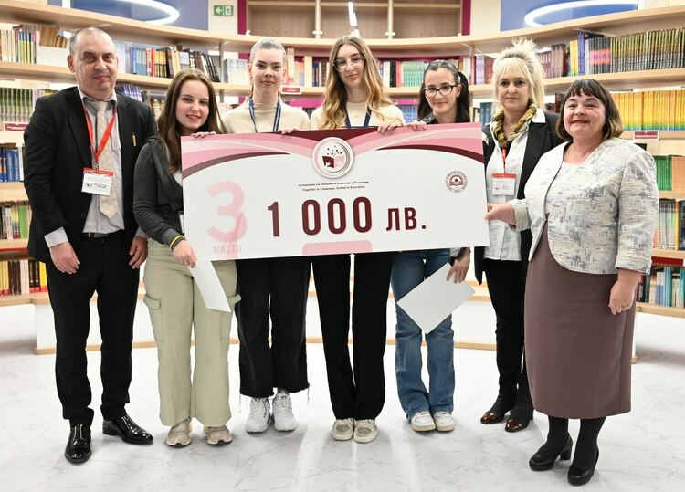 Ученички от Езиковата с отборно трето място в национално езиково състезание