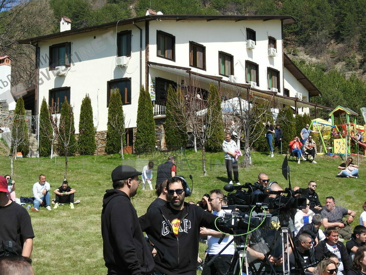 Телевизионното шоу  Hell's Kitchen гостува на комплекс „Боровица”. Приготвиха есетра, уловена в Арда