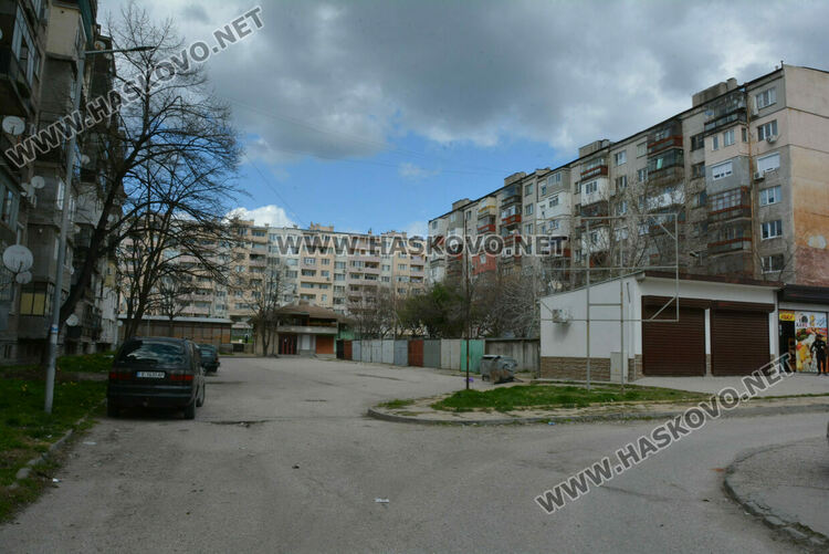 Общинският съвет решава за учредяване право на строеж на гаражи за мотопеди