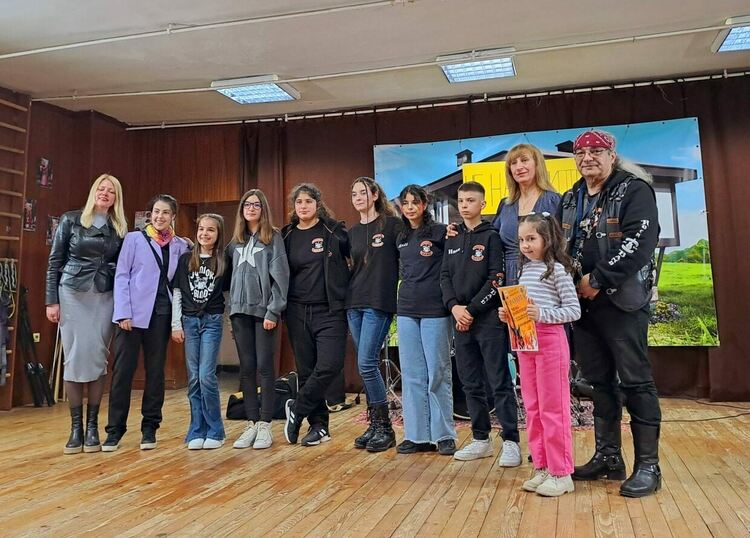 „Наутилус“ потопи велинградската публика в света на рока