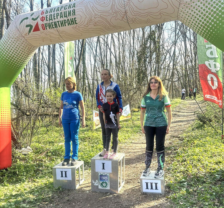 Дияна Янева и Росица Гаргова с бронзови медали от състезание по спортно ориентиране