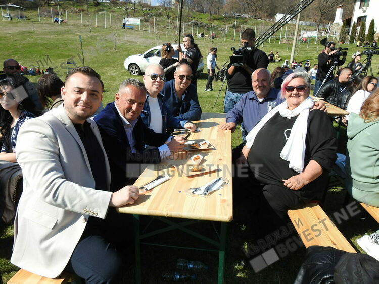 Телевизионното шоу  Hell's Kitchen гостува на комплекс „Боровица”. Приготвиха есетра, уловена в Арда