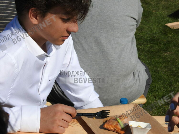 Телевизионното шоу  Hell's Kitchen гостува на комплекс „Боровица”. Приготвиха есетра, уловена в Арда