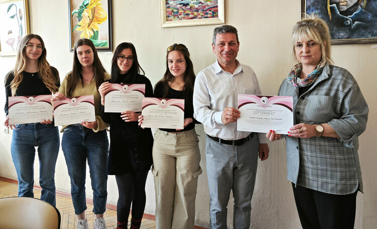 Ученички от Езиковата с отборно трето място в национално езиково състезание