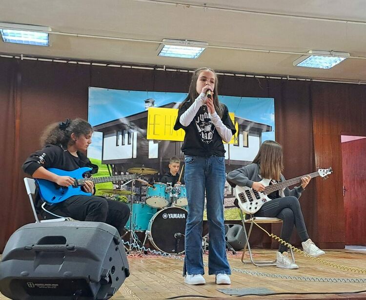 „Наутилус“ потопи велинградската публика в света на рока