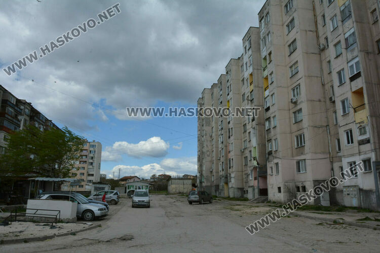 Общинският съвет решава за учредяване право на строеж на гаражи за мотопеди