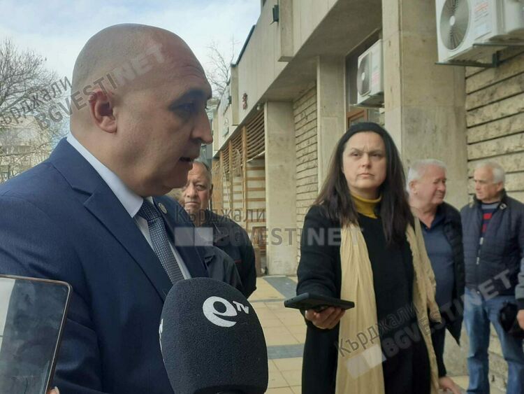 След недоволството, строежът пред блокове 51 и 52А във "Възрожденци" бе спрян със заповед на кмета