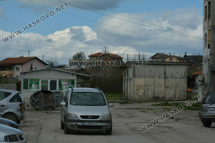 Общинският съвет решава за учредяване право на строеж на гаражи за мотопеди