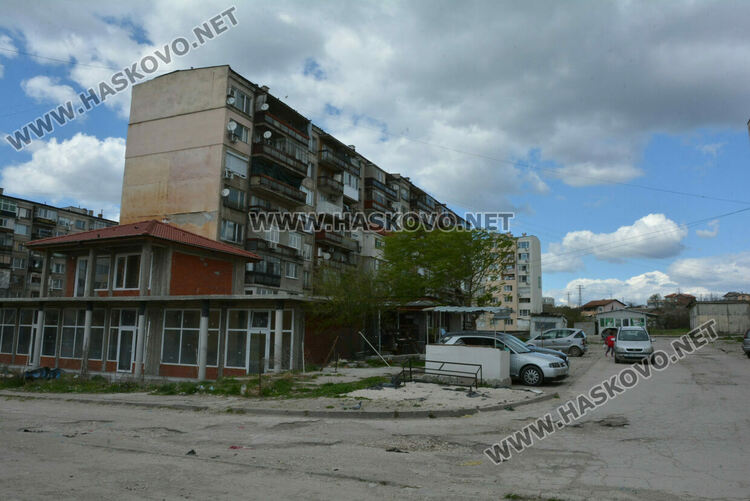 Общинският съвет решава за учредяване право на строеж на гаражи за мотопеди