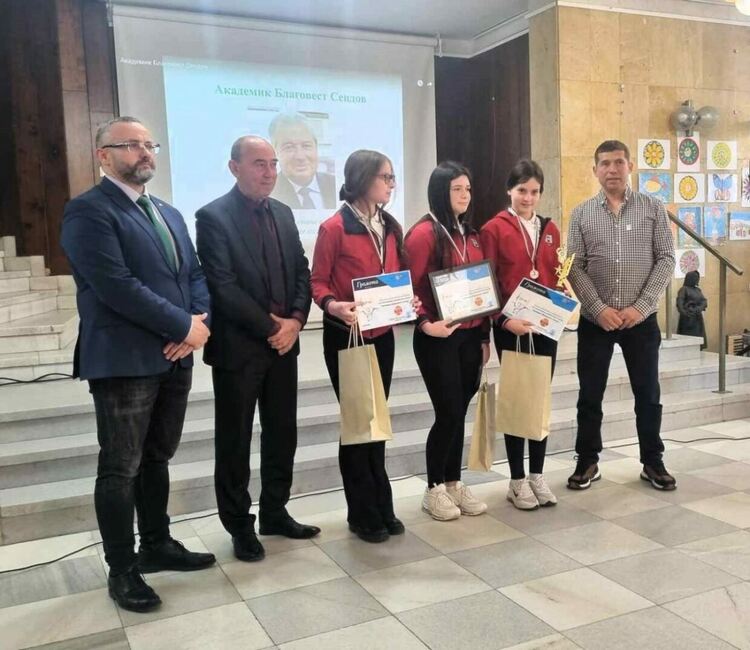 СУ "Свети княз Борис I" победи в математическото състезание