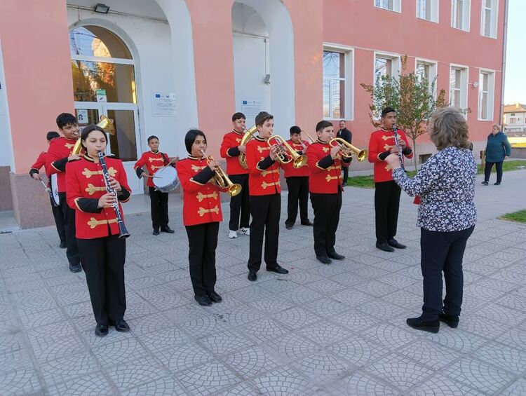 ОУ "Георги Караславов" почете своя патрон