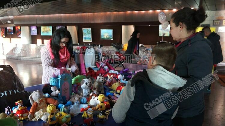 Грандиозен концерт и базар в помощ на "Искам бебе" организира Езиковата гимназия в Смолян /Галерия/