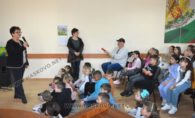 Любими приказни истории големите разказаха на малките в инициативата Маратон на четенето