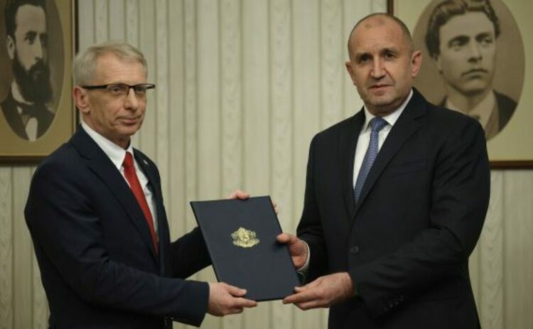 Вторият мандат е неуспешен: ПП-ДБ върнаха празна папка на президента