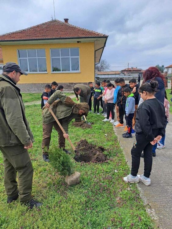 Горски урок изнесоха лесничеи във Виница