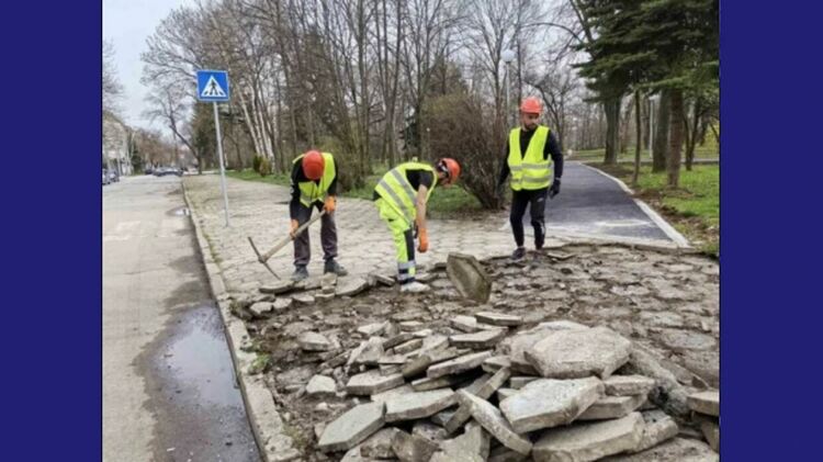 Започнаха ремонтни дейности по една от най-натоварените улици в пернишкия квартал „Изток“