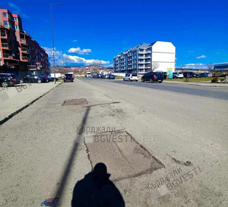 Започна пролетното изкърпване на дупките в Кърджали,началото бе дадено във кв.“Възрожденци“