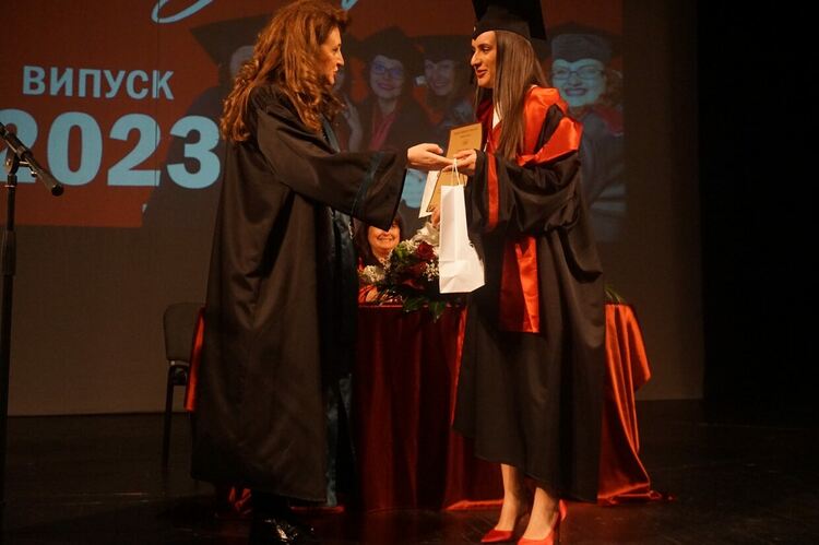 50 абсолвенти от Хасково с диплома за „Медицинска сестра“ и „Акушерка“ 