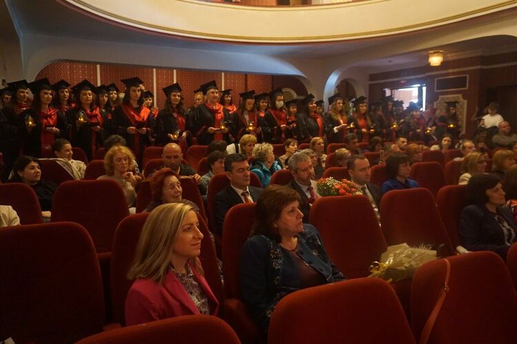 50 абсолвенти от Хасково с диплома за „Медицинска сестра“ и „Акушерка“ 
