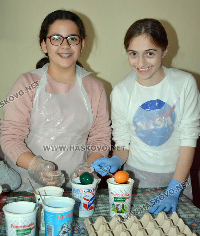 Арменците в Хасково боядисаха яйца за Великден