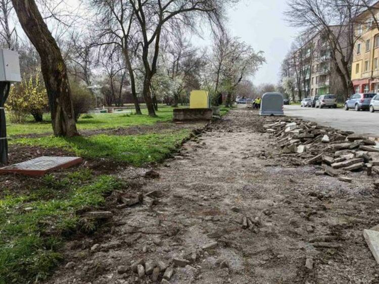 Стартираха дейностите по ремонта на улица „Благой Гебрев“ в кв. Изток