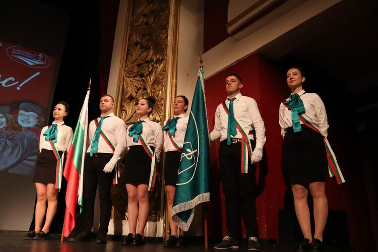 50 абсолвенти от Хасково с диплома за „Медицинска сестра“ и „Акушерка“ 