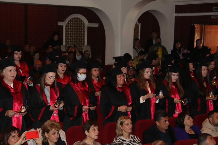 50 абсолвенти от Хасково с диплома за „Медицинска сестра“ и „Акушерка“ 