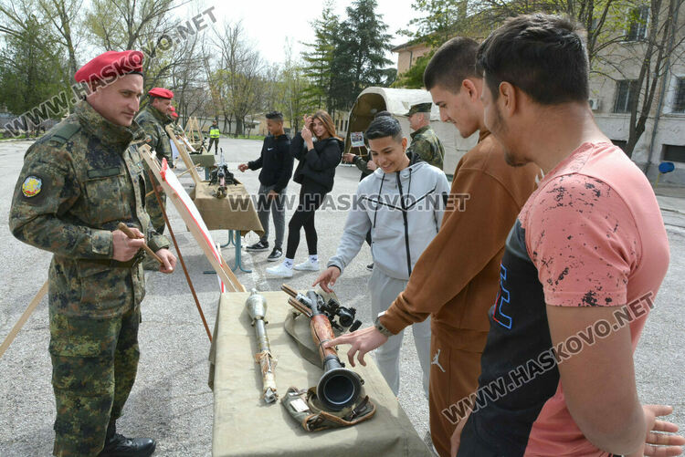   Поделението в Хасково отбелязва 20 години от приемането на България в НАТО