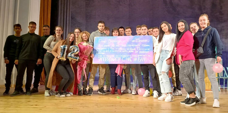 Покана за бал и сълзи от радост след комедията „Изтрий веднага“