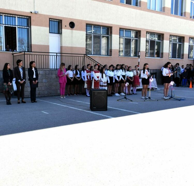 ОУ "Петко Каравелов" в Асеновград на 113 години 