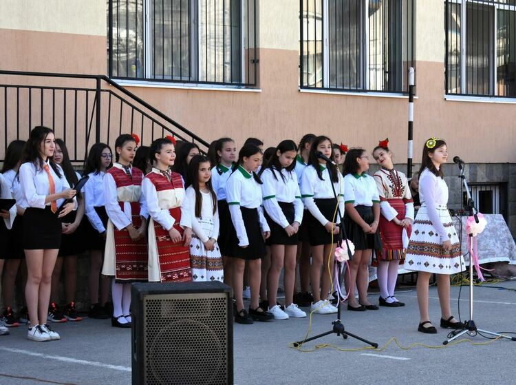 ОУ "Петко Каравелов" в Асеновград на 113 години 