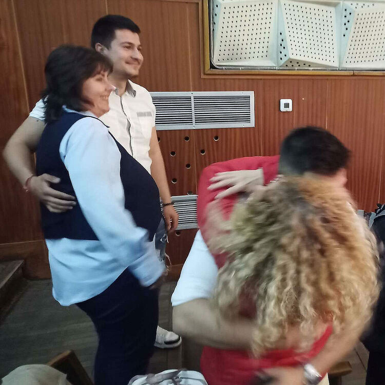 Покана за бал и сълзи от радост след комедията „Изтрий веднага“