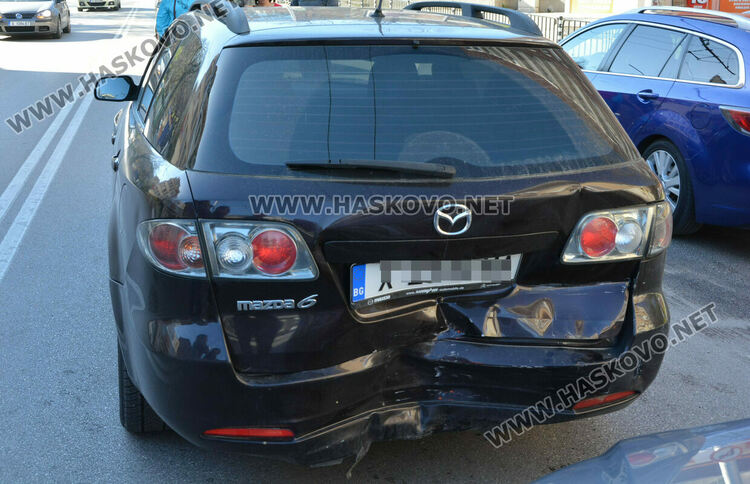 Верижна катастрофа затрудни движението във възлова точка по бул. “Съединение”