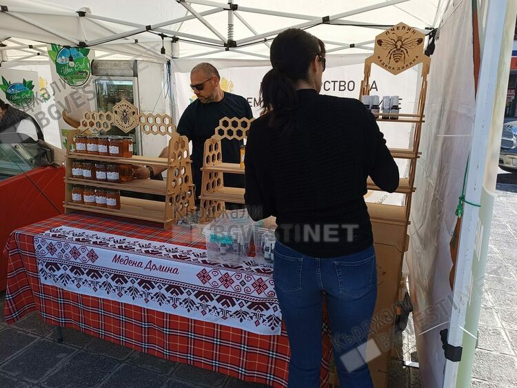 Изложение на български фермерски продукти започна в Кърджали