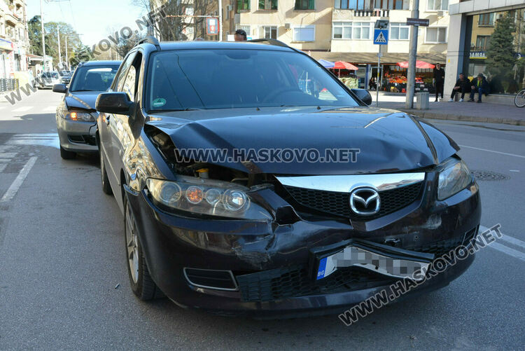 Верижна катастрофа затрудни движението във възлова точка по бул. “Съединение”
