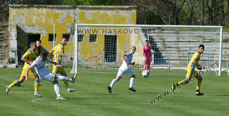 “Димитровград” направи равен с “Несебър” и завърза интригата 