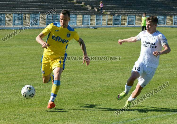 “Димитровград” направи равен с “Несебър” и завърза интригата 