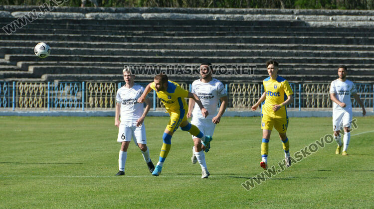 “Димитровград” направи равен с “Несебър” и завърза интригата 