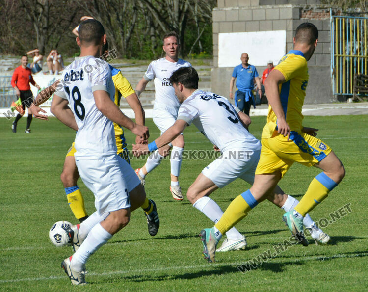 “Димитровград” направи равен с “Несебър” и завърза интригата 