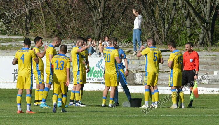 “Димитровград” направи равен с “Несебър” и завърза интригата 