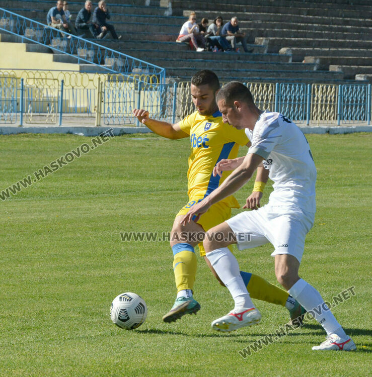 “Димитровград” направи равен с “Несебър” и завърза интригата 