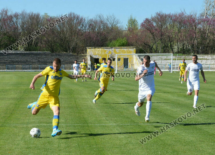 “Димитровград” направи равен с “Несебър” и завърза интригата 