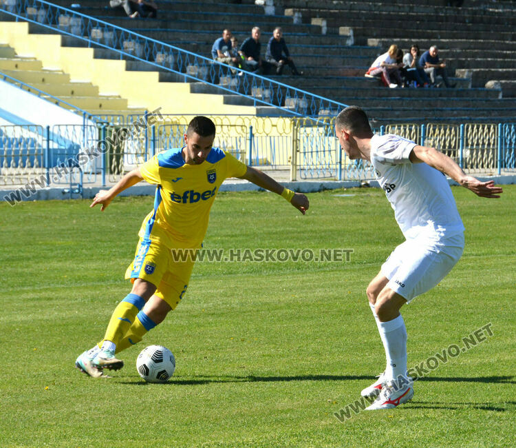 “Димитровград” направи равен с “Несебър” и завърза интригата 