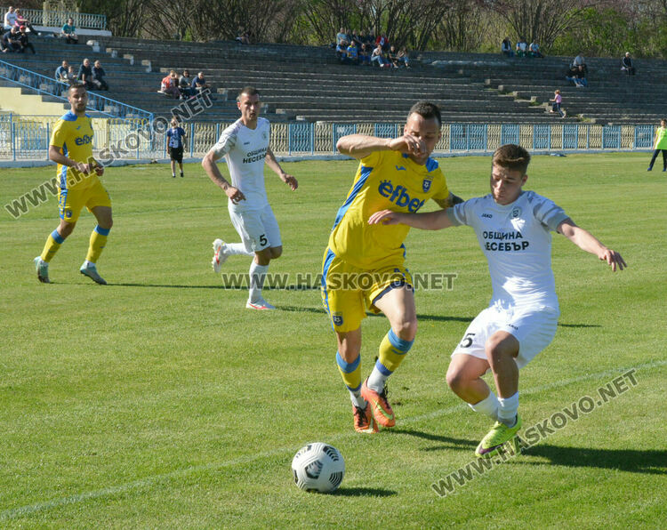 “Димитровград” направи равен с “Несебър” и завърза интригата 